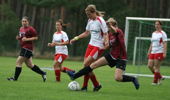 DamenFussball8